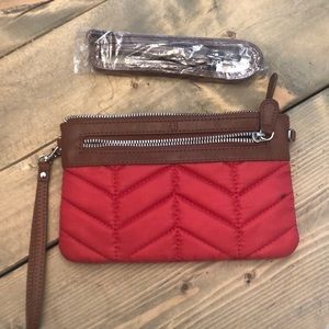 Wristlet purse